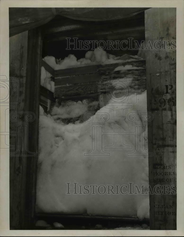 1946 Press Photo Carload of Lettuce Packed in Ice at Food Terminal - Historic Images
