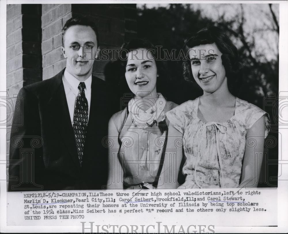 1954 Press Photo 3 Former Valedictorians Carol Seibert, Carol Stewart, Marlin Kl - Historic Images