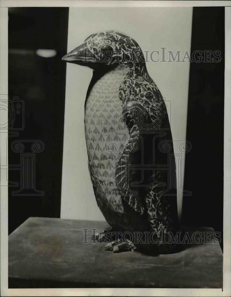 1940 Press Photo Penguin by Carl Walters donated by Nelson Rockefeller - Historic Images