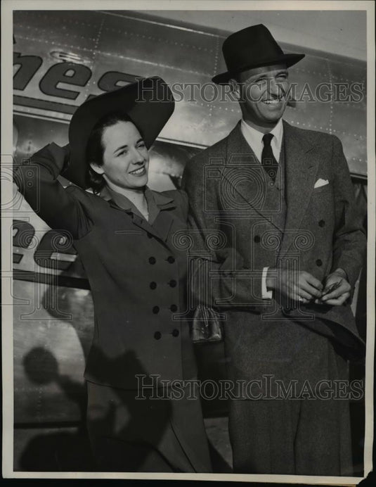 1941 Press Photo San Francisco Captain James Roosevelt & Bride Romelle Schneider - Historic Images