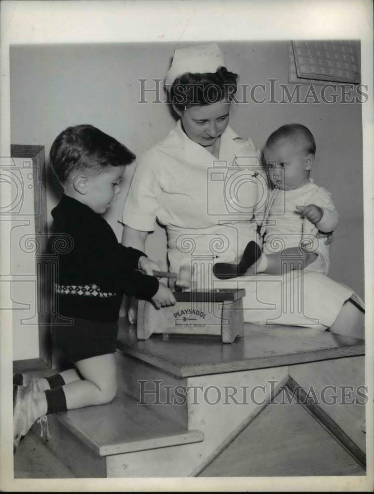 1944 Press Photo Washington DC Nurse Ida Tooney ,Charles Sidney Brummer &amp; baby - Historic Images