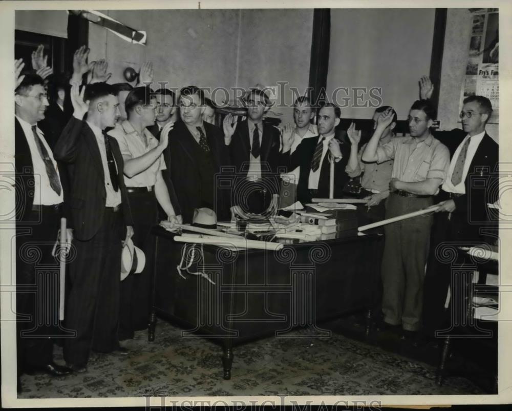 1937 Press Photo Sheriff Ralph Elber swears in Ex Servicemen as Deputies - Historic Images