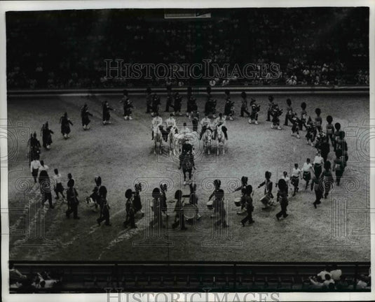 1968 Press Photo Queen's Gaurds start Simple Formation for Finale - Historic Images