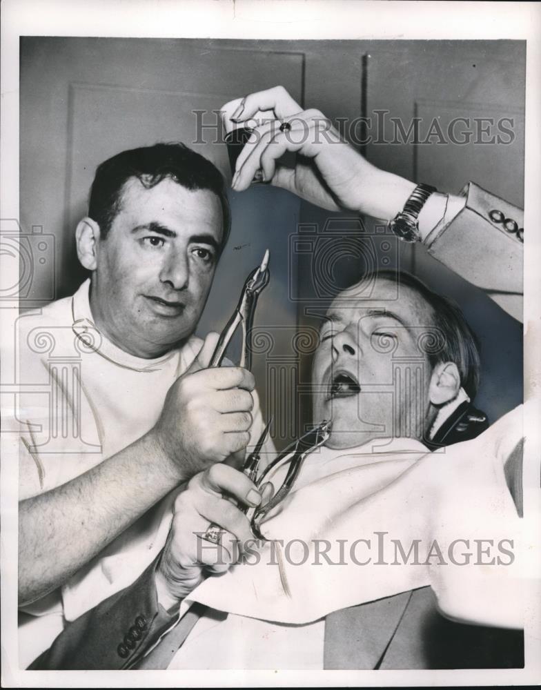 1954 Press Photo Dentist Dr. Lawrence Harris Extracts Tooth from Hypnotized Man - Historic Images