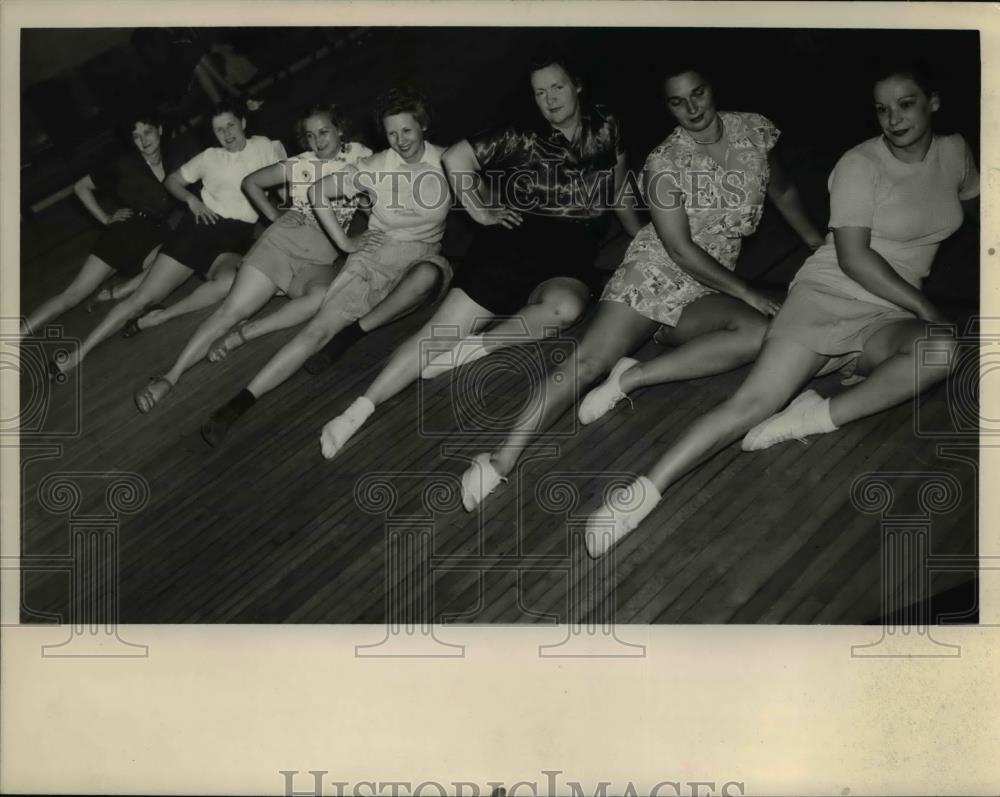 1948 Press Photo Louisa Nerkowski Helene Menning Mildred Bilak Ruth Salyi - Historic Images