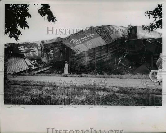 1951 Press Photo of train wreck in Westview. Ohio. - Historic Images