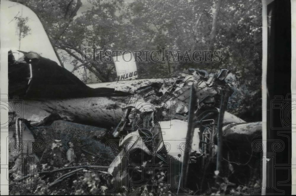 1957 Press Photo Wreckage of Northeast Airliner kill 10 - Historic Images