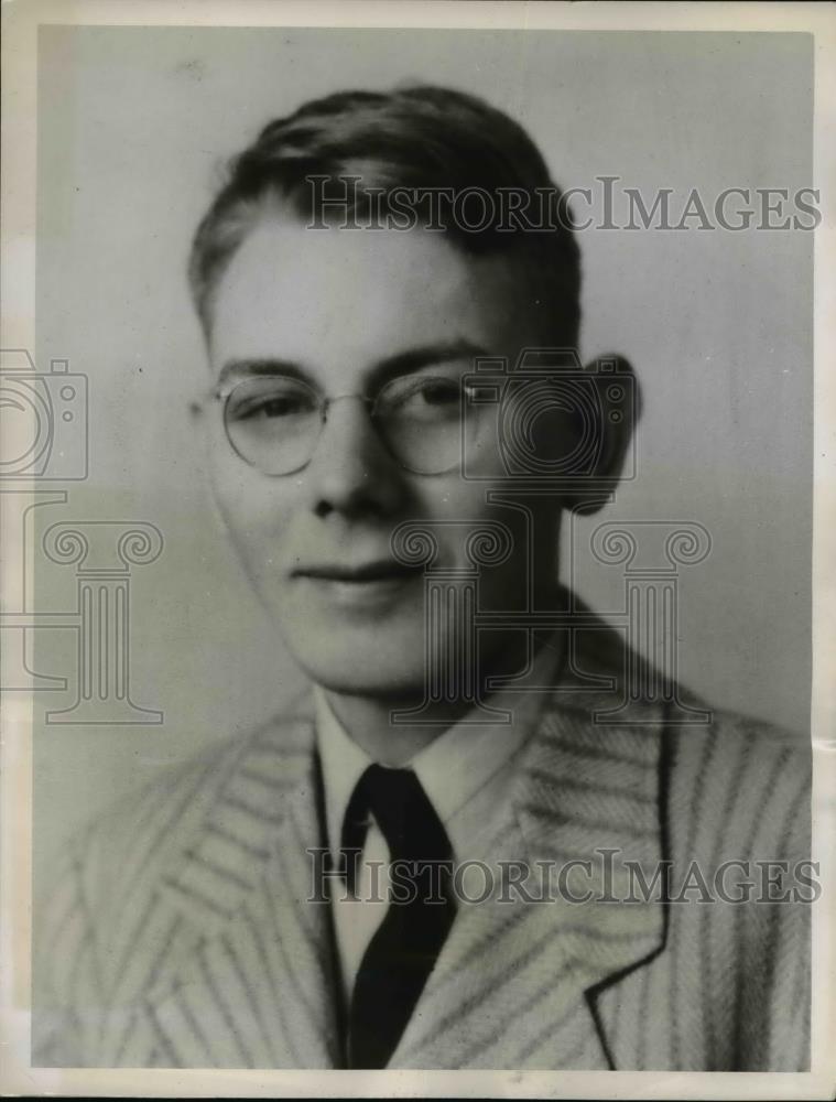 1947 Press Photo Frank Robertson held by the police for murder - Historic Images