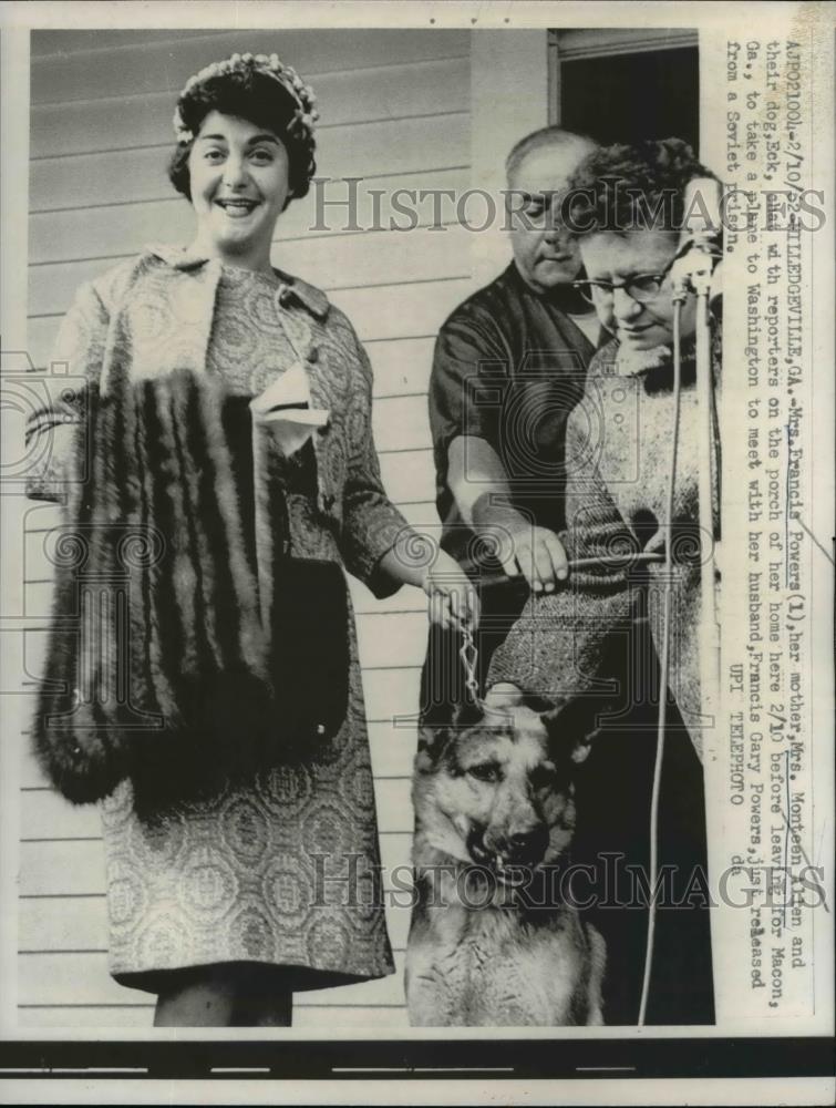 1962 Press Photo Milledgeville Ga, Mrs F. Powers to Wash DC, husband prison camp - Historic Images