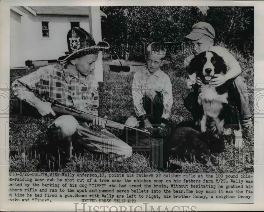 1952 Press Photo of Wally Anderson, 10 with the 100 pound bear he shot with 22. - Historic Images