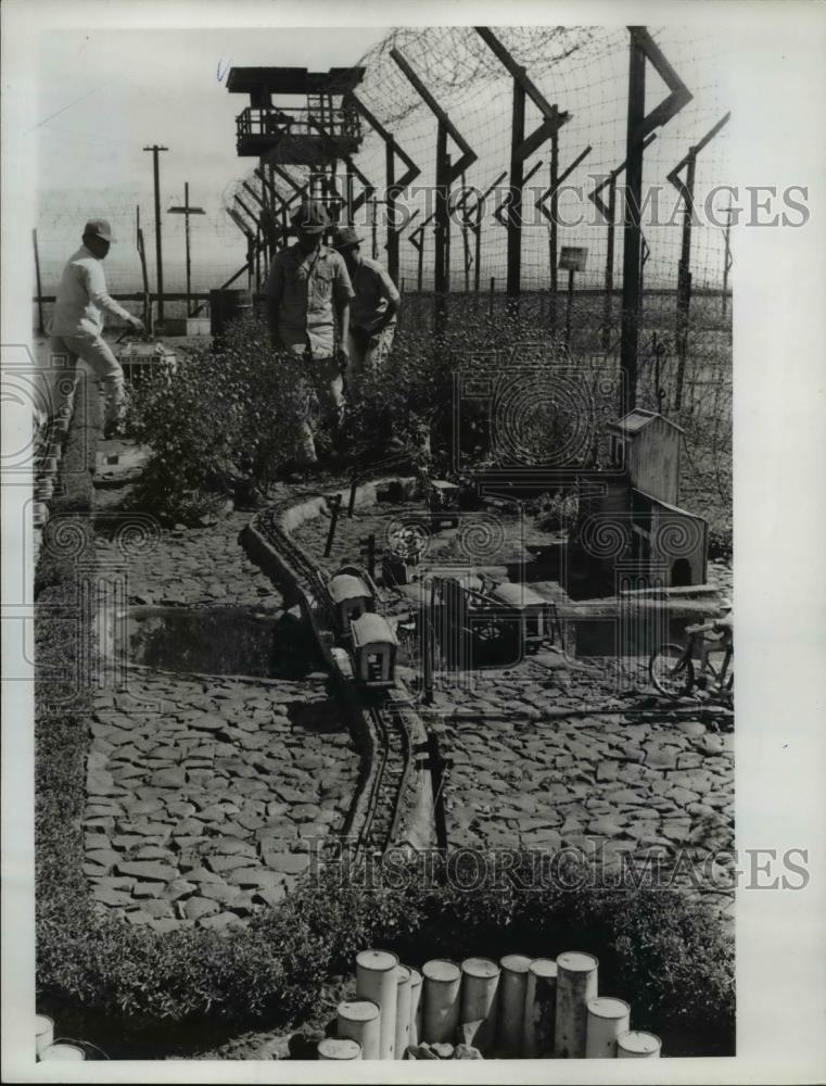 1970 Press Photo Pleiku POW Camp - Historic Images