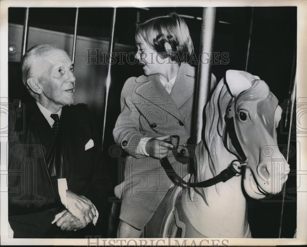 1958 Press Photo Canadian Governor General Vincent Massey &amp; Granddaughter - Historic Images