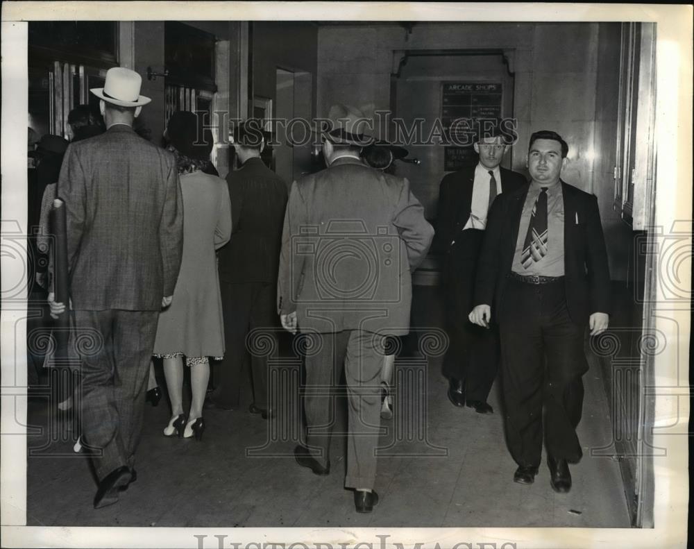 1941 Press Photo Crowd Waits During Union Elevator Strike, Boston - Historic Images