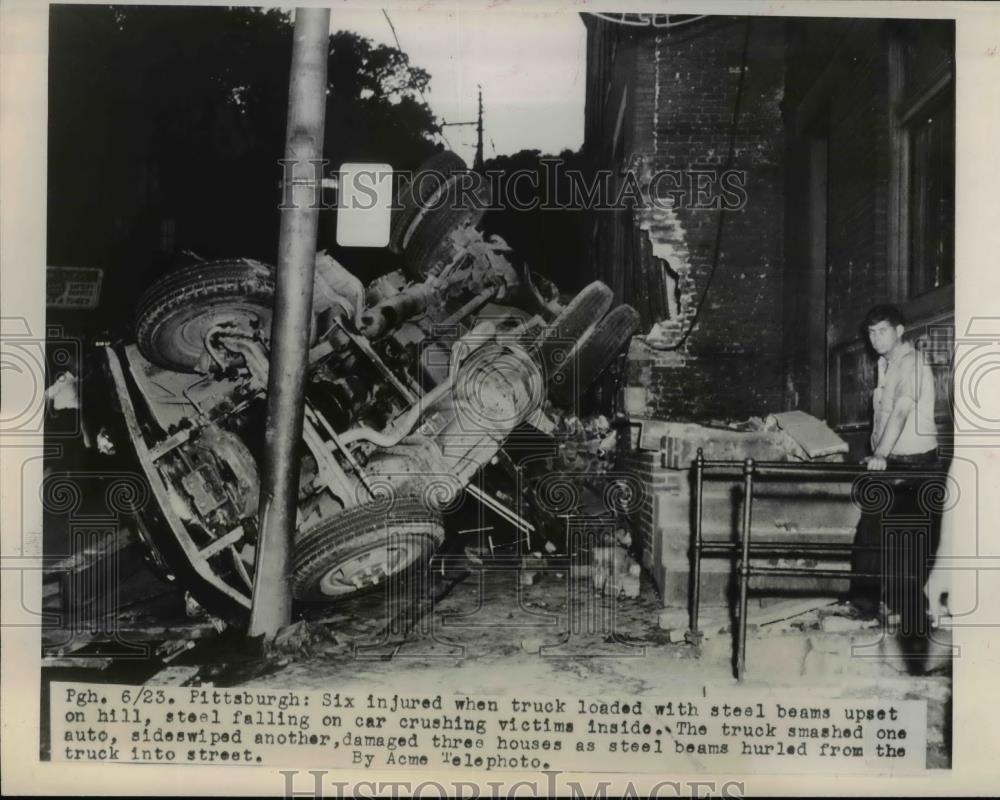 1948 Press Photo Six Injured Truck Loaded with Steal Beams Crashed Pittsburgh,PA - Historic Images