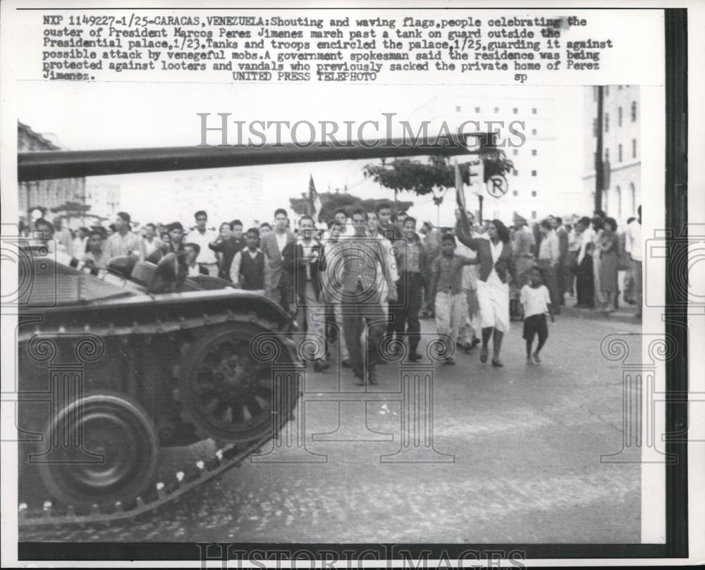 1958 Press Photo Crowd Celebrating Ouster of President Marcos Pereze Jimenez - Historic Images