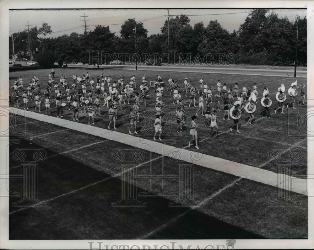 Press Photo Rockey River Highschool Band rehearsing on school&#39;s front lawn - Historic Images