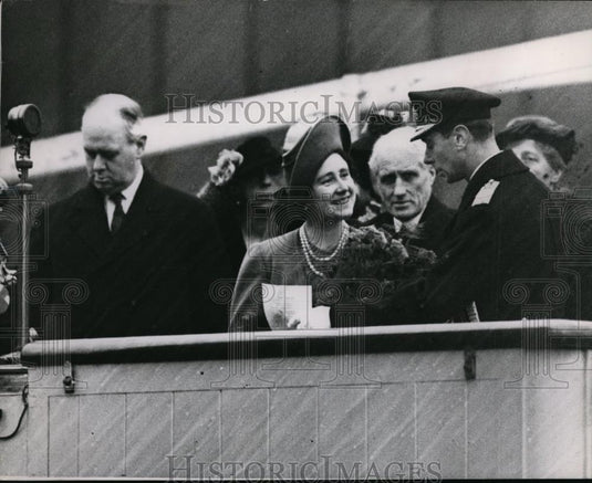 1939 Press Photo King & Queen launch battleship King George V at Newcastle - Historic Images