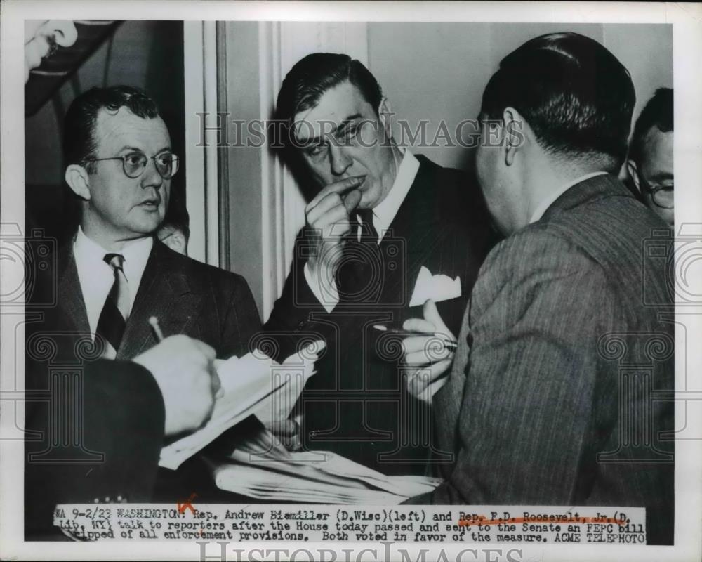 1950 Press Photo Rep. Andrew Bismiller, Rep. F.D. Roosevelt talks to reporters - Historic Images