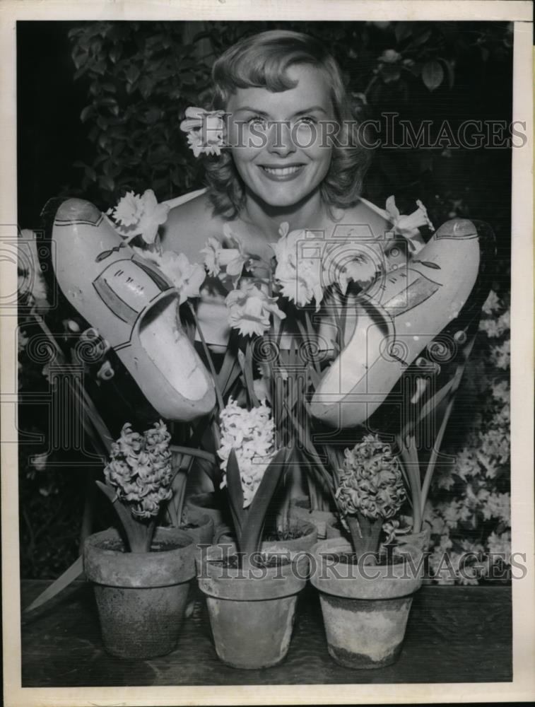 1951 Press Photo Southern California Spring Flower &amp; Garden Show in Pasedena - Historic Images