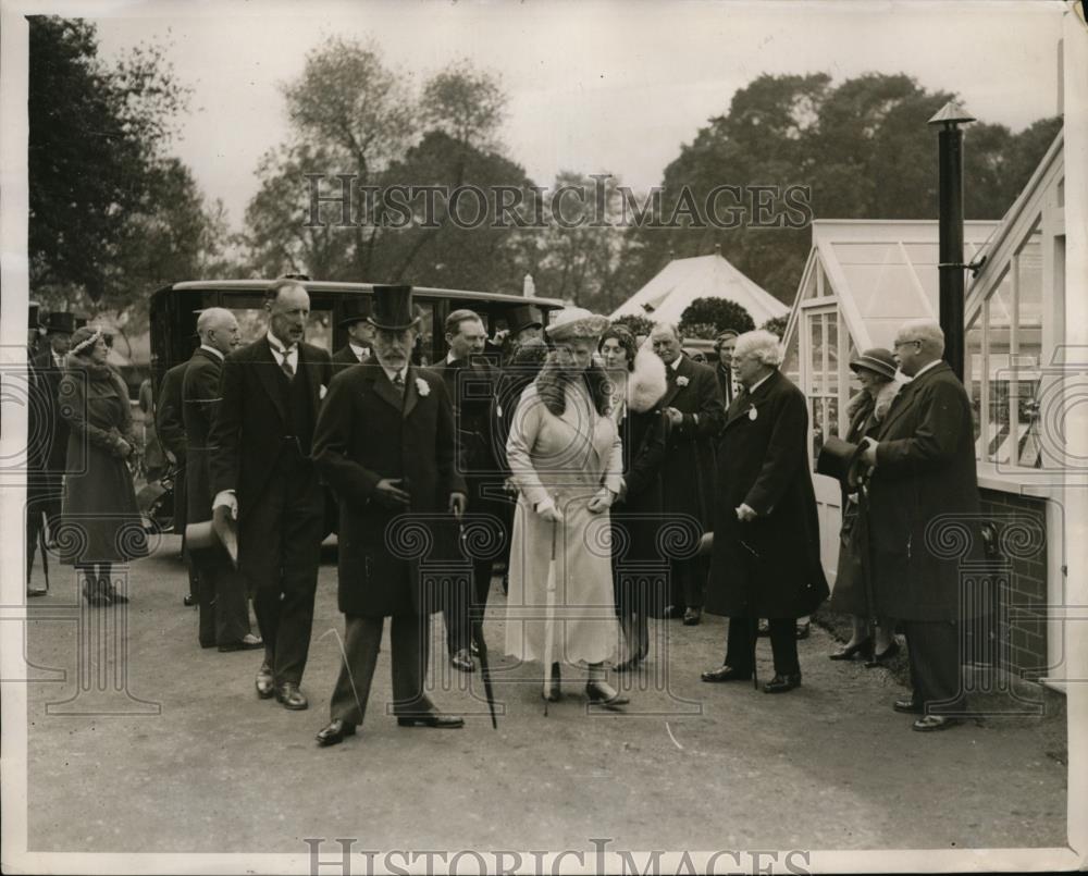 1932 Press Photo King &amp; Queen at Chelsea Flower show - Historic Images