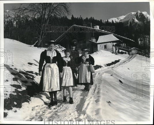 1956 Press Photo Johann Kurz & His Family Walking Mountain Path to Church - Historic Images