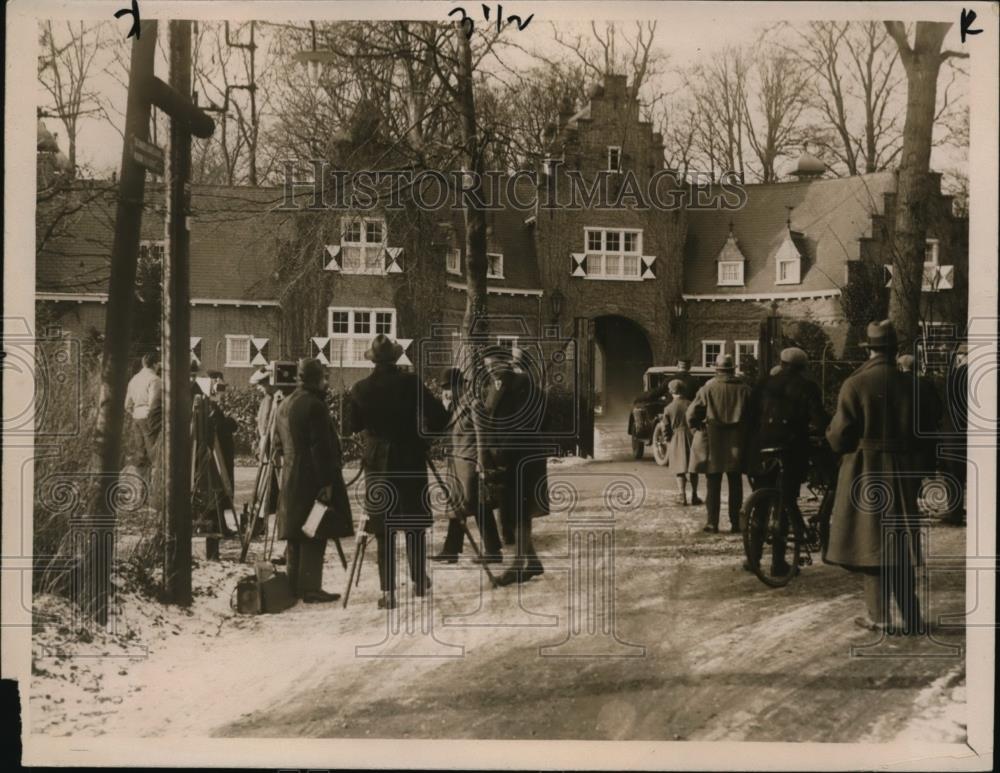 1929 Press Photo Ex Kaiser&#39;s birthday at his Doorn residence - Historic Images