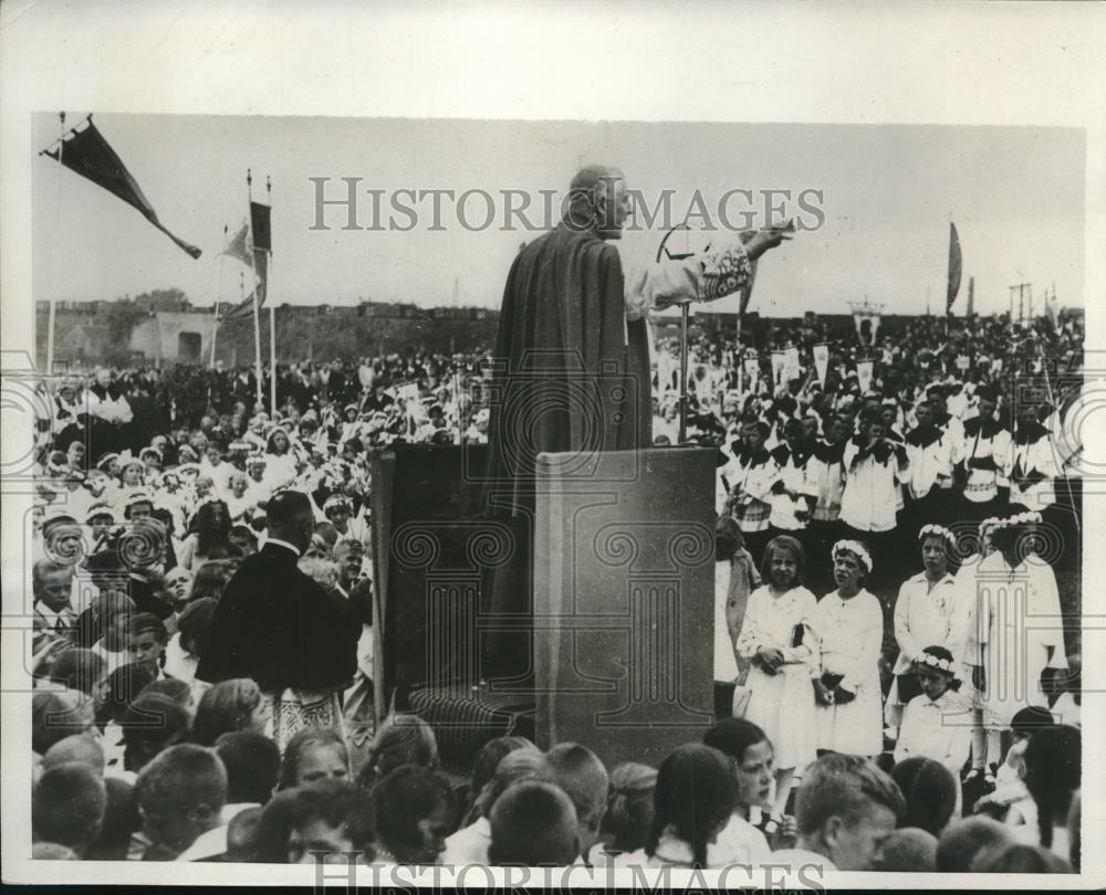 1932 Press Photo Bishop Hammels at Essen Germany - Historic Images