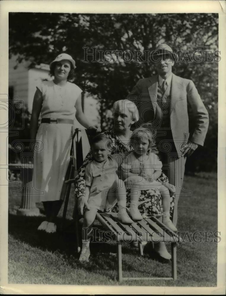 1933 Press Photo Mrs. James A. Roosevelt, Mr. Pierre Willis,Mrs. Willis Reunion - Historic Images