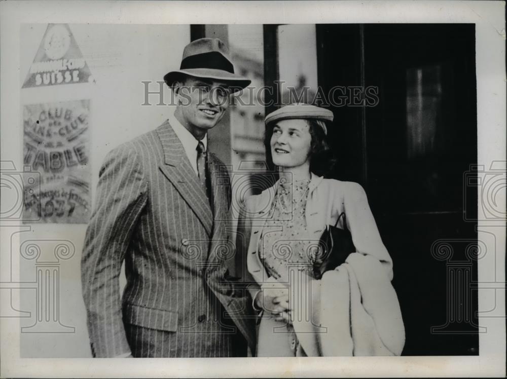 1937 Press Photo Mr. and Mrs. Roosevelt Jr. Hotel Caen, Florida on Honeymoon - Historic Images