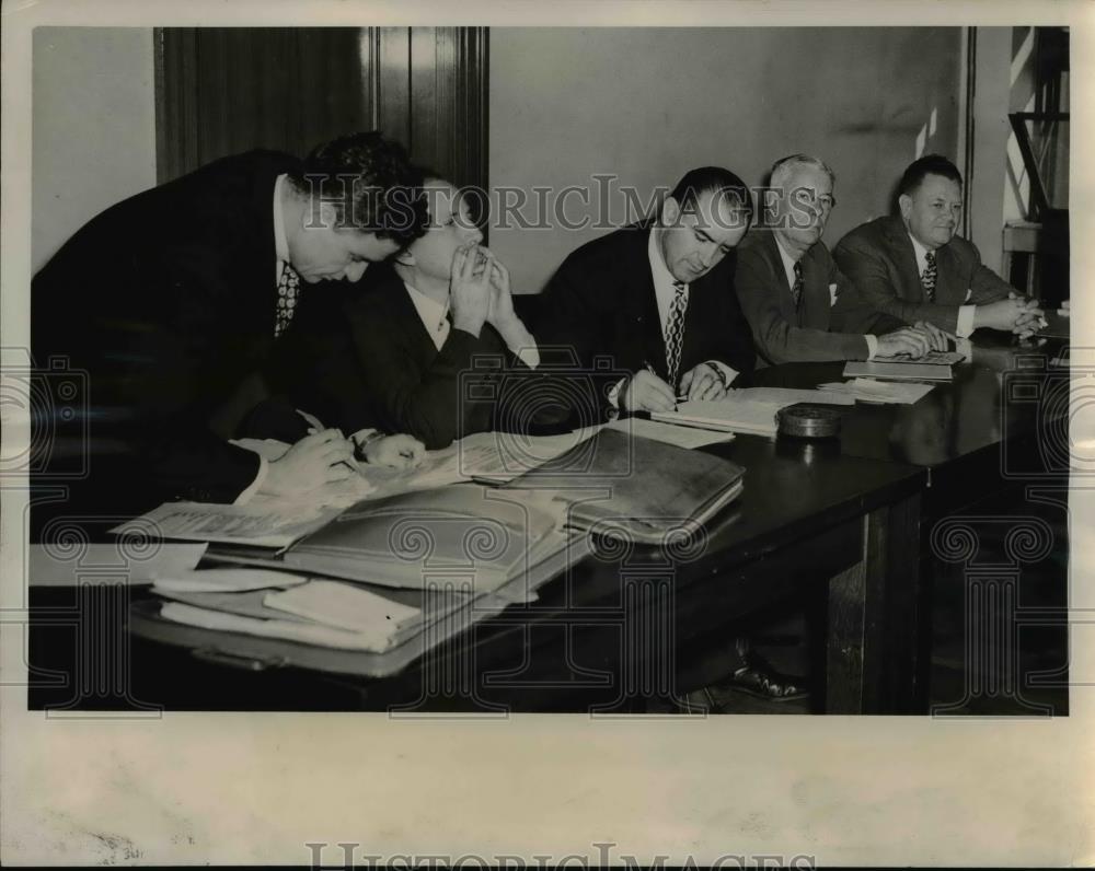 1947 Press Photo W. Hallahan, L. Bell, J. McCarthy, Rep. McMillen &amp; Rep. Bender - Historic Images