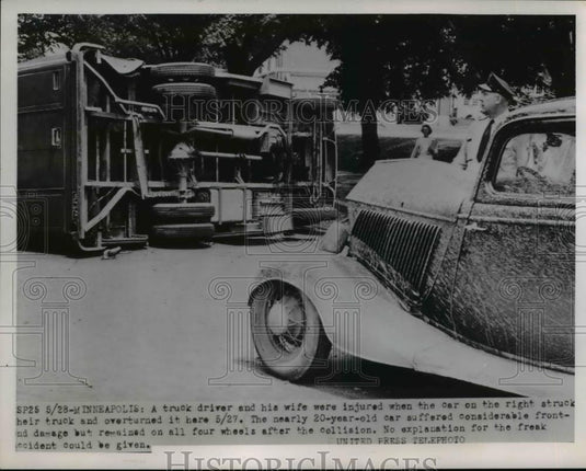 1958 Press Photo Truck Driver and Wife injured When Car on Right Struck - Historic Images