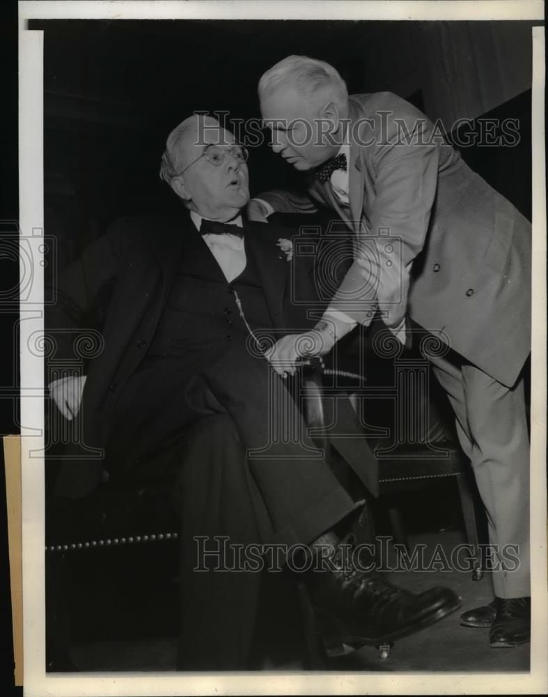 1942 Press Photo of Sen George W. Norris (L) and Sen Guy M. Gillette. - Historic Images