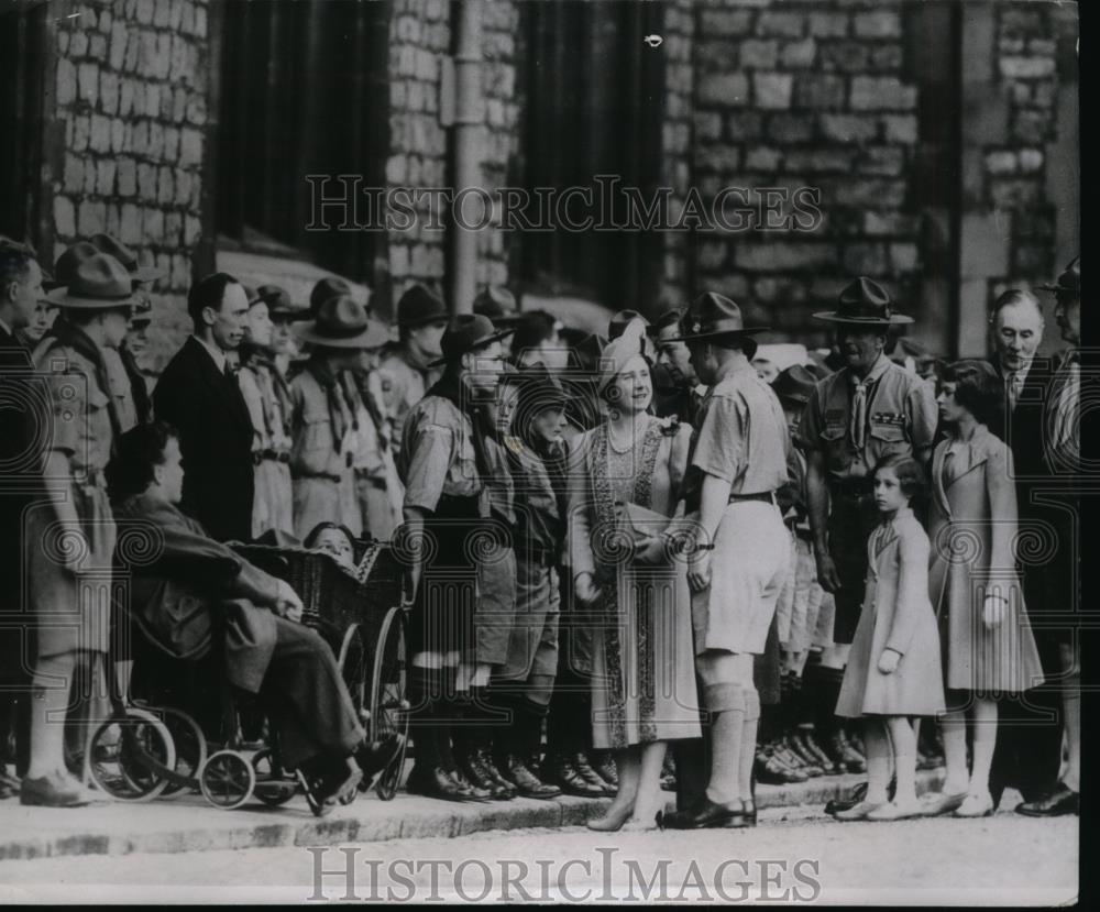 1939 Press Photo King Queen and Princess visit Kings Scouts - Historic Images