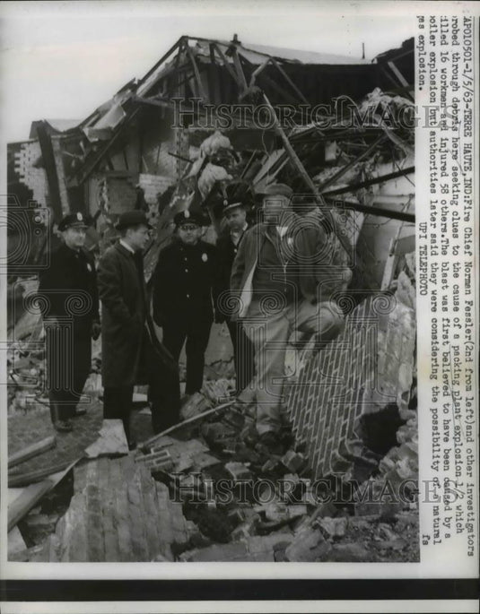 1963 Press Photo Chief Norman Fessler & other investigators after the explosion - Historic Images