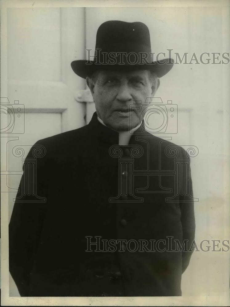 1930 Press Photo Monsignor E.J. Hanna Arrives in New York City - Historic Images