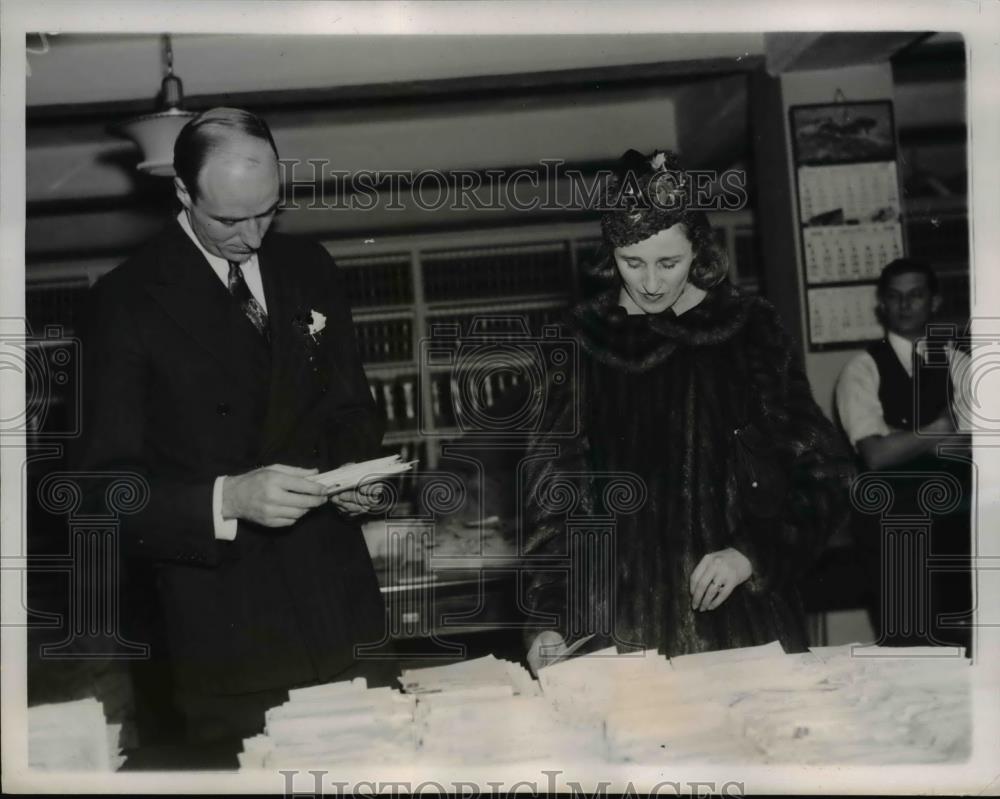 1938 Press Photo Contributions on the March of Dimes campaign - Historic Images