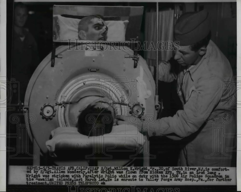 1954 Press Photo Sgt. Milton K. Wright inan Iron Lung and Sgt. Alice Wonderly - Historic Images