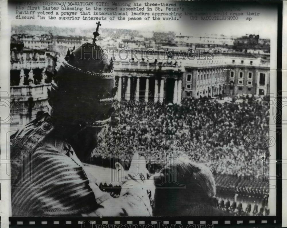 1959 Press Photo Pope Wearing Three Tiered Crown Gives Easter Blessing - Historic Images