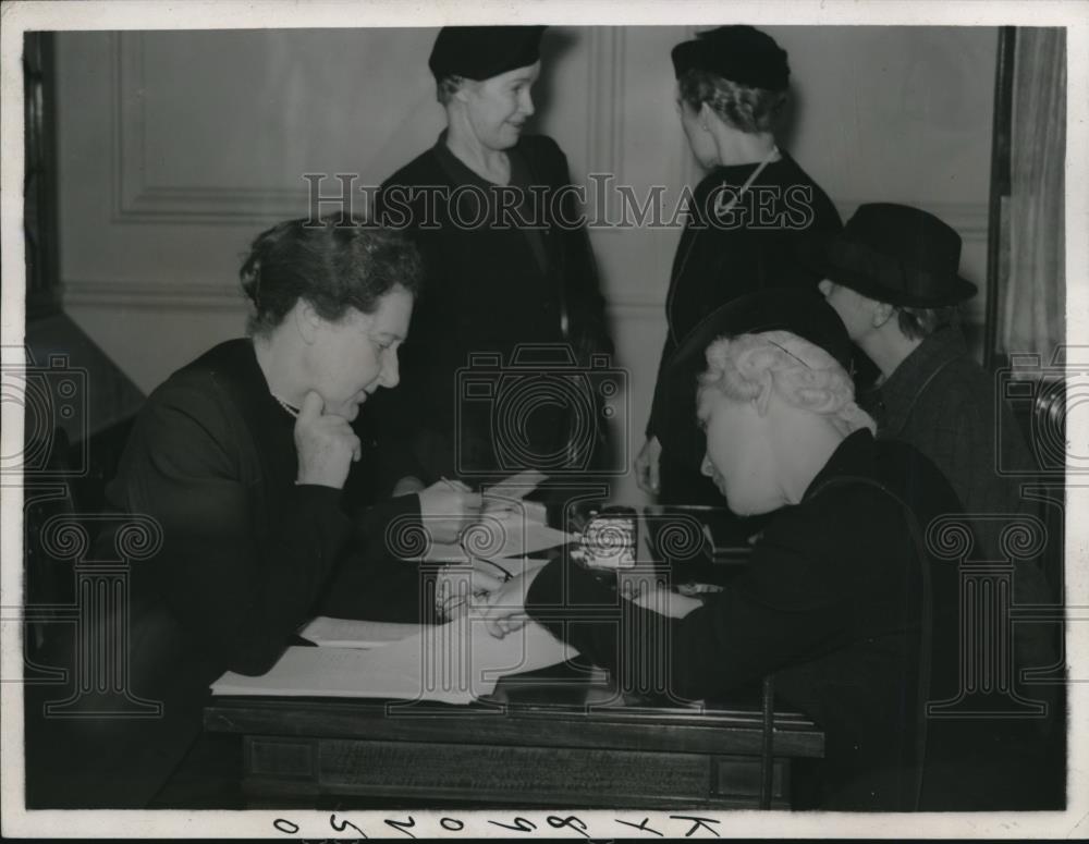 1939 Press Photo Mrs Vincent Massey Wife of High Commissioner Canada Interview - Historic Images