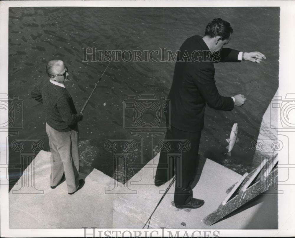 1957 Press Photo San Martino de Castrozza ItalyPres G Gronchi fishing - Historic Images