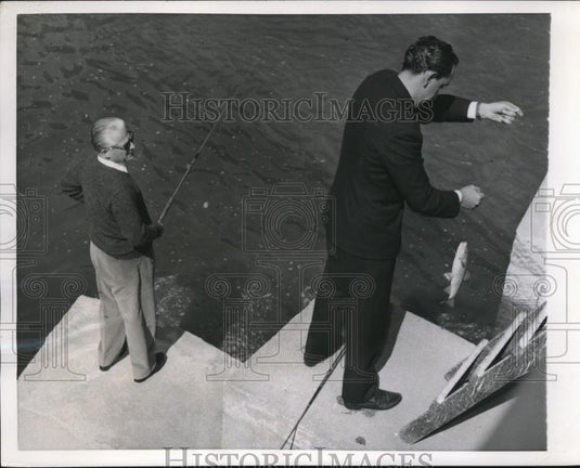 1957 Press Photo San Martino de Castrozza ItalyPres G Gronchi fishing - Historic Images