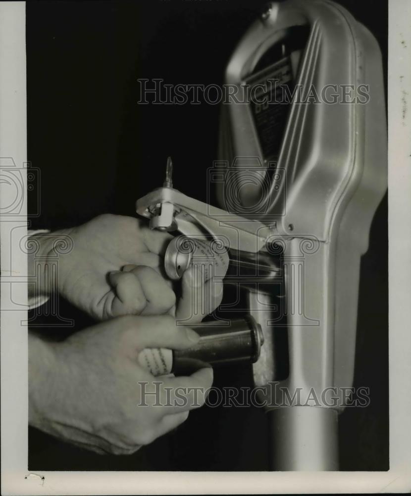 1933 Press Photo Dual Parking Meter Being Emptied - Historic Images