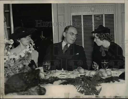 1937 Press Photo Mrs. Theodore Roosevelt Jr. George V. Denney Jr. Marta Abby - Historic Images