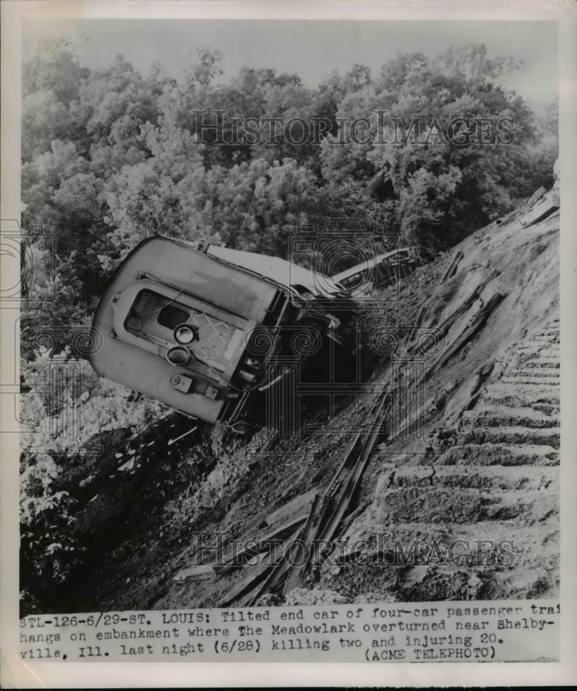 1951 Press Photo Tilted end car of four-car passenger train - Historic Images