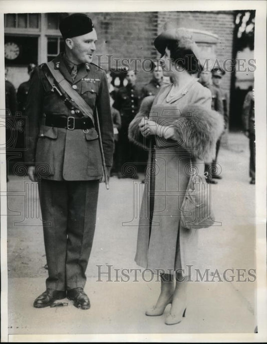 1939 Press Photo England Queen Elizabeth & Colonel Sullivan - Historic Images