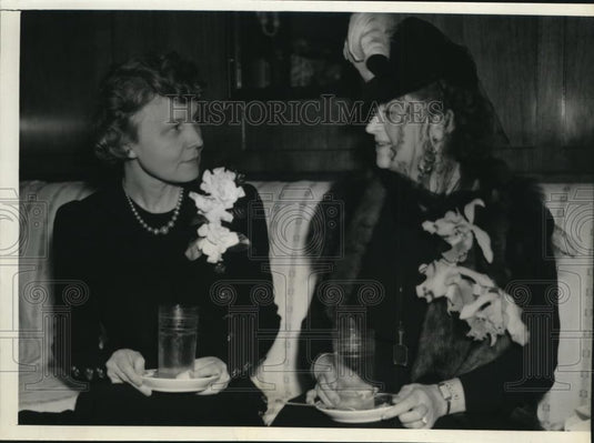 1940 Press Photo Oregon Mrs Wendel Willkie & Mrs Charles McNary at lunch - Historic Images