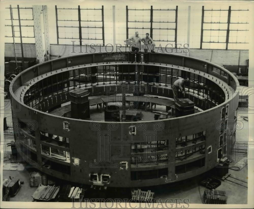 1957 Press Photo of a stator of vertical waterwheel on the Westinghouse - Historic Images