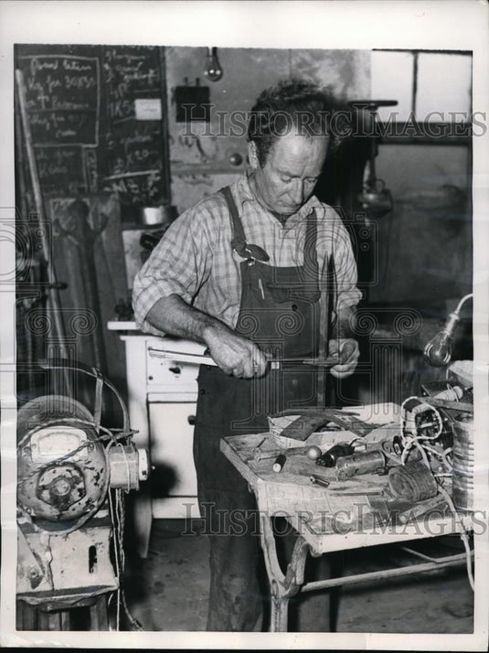 1956 Press Photo Nice France Yves Le Caer in his workshop has image of Christ - Historic Images