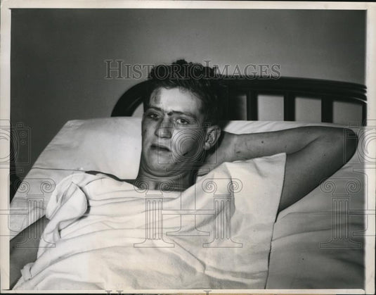 1948 Press Photo Gerald Ames,car crash survivor, in the hospital for treatment - Historic Images