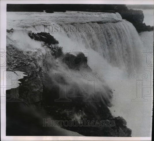 1954 Press Photo Niagara Falls, New York Blowing overhanging Rock into groge - Historic Images